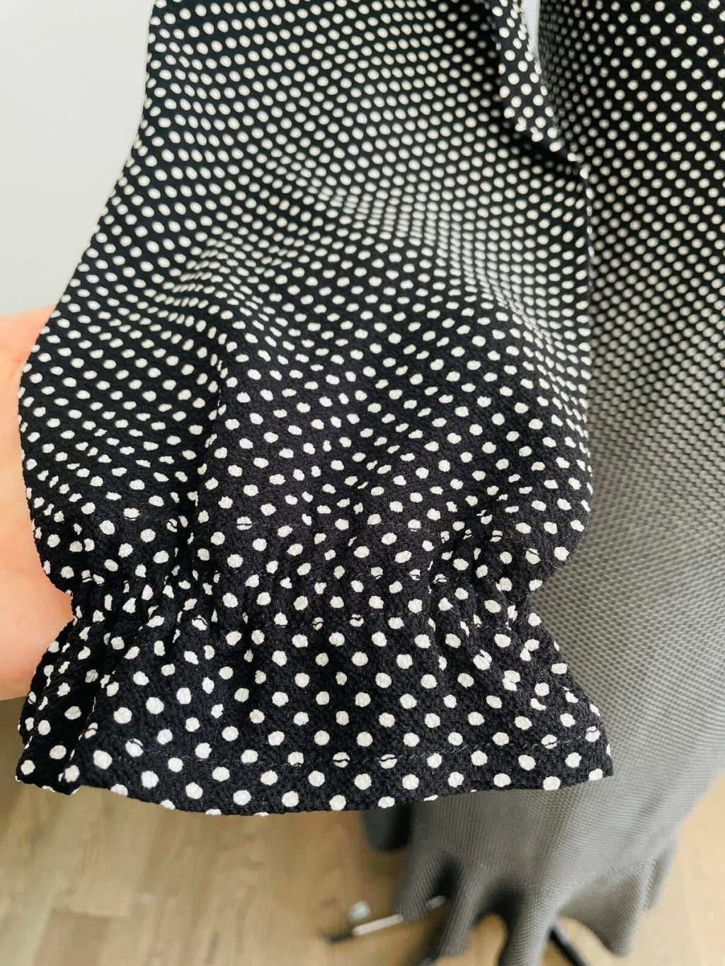 Polka-dot dress fit detail