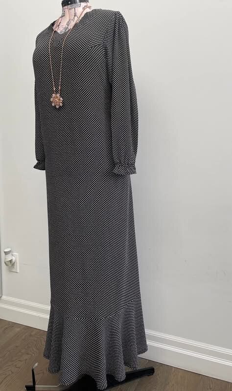 Polka-dot dress side